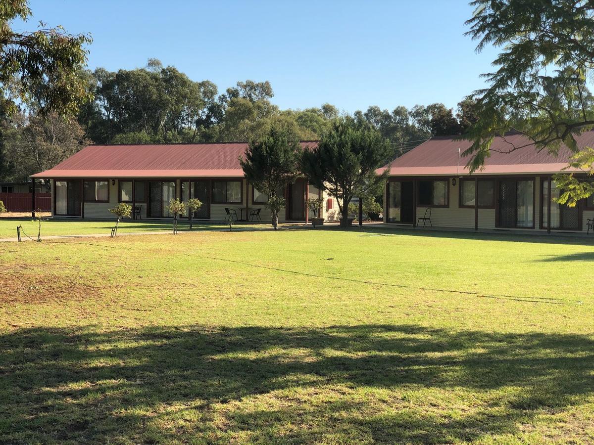 Outback Quarters Motel Hay And Restaurant Esterno foto