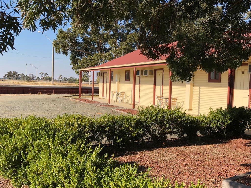 Outback Quarters Motel Hay And Restaurant Esterno foto