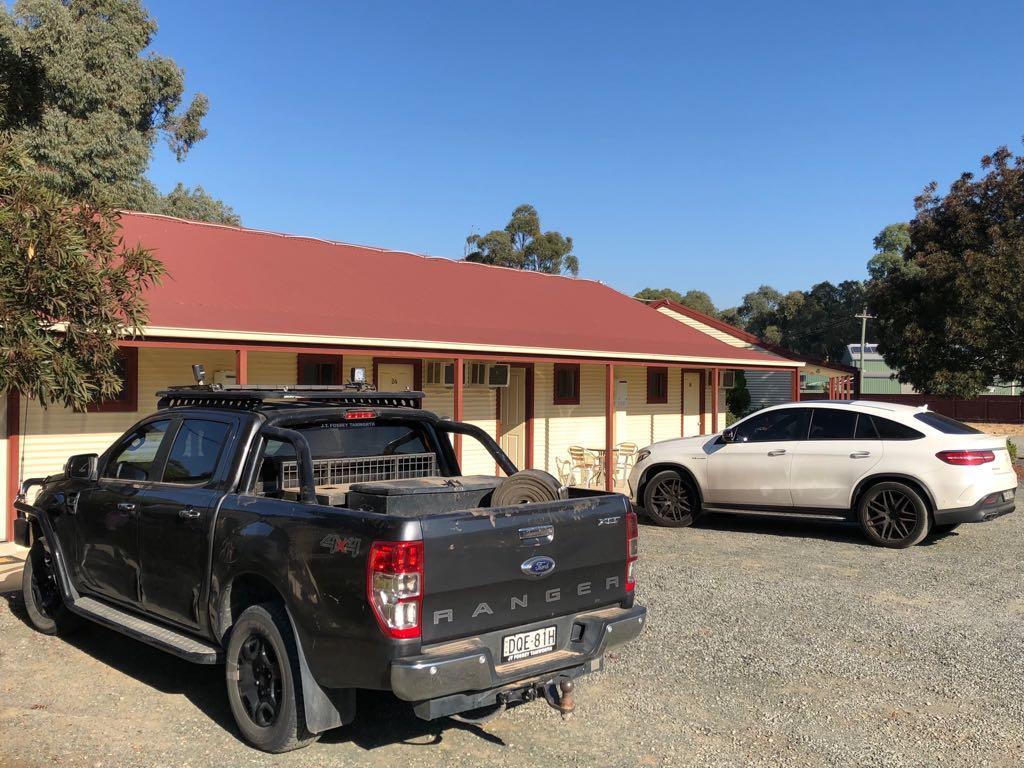 Outback Quarters Motel Hay And Restaurant Esterno foto